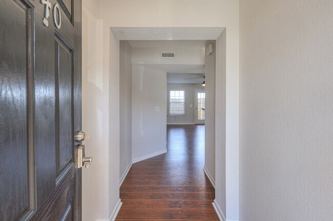 Building Photo - 240 Arapaho Dr