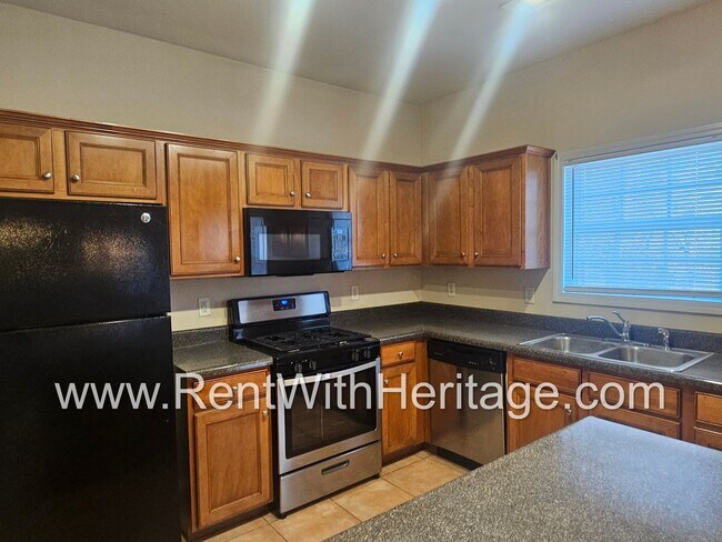 Building Photo - WOW!!...GORGEOUS!!..UPGRADES /AMAZING MASTER/ FENCED YD/ SWIM-TENNIS