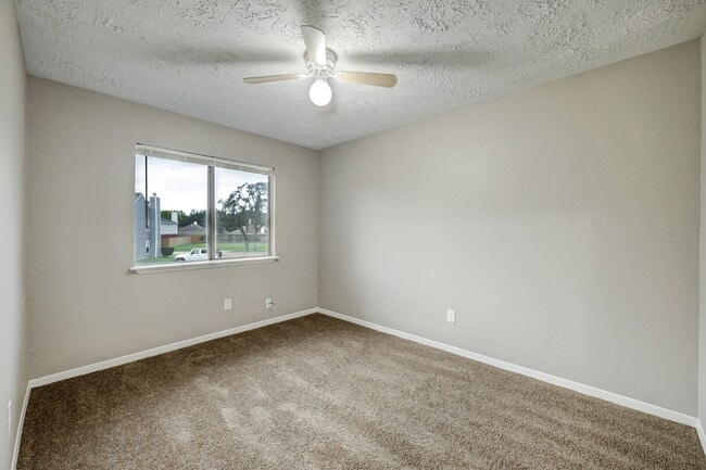 Building Photo - 10123 Emerald Park Dr