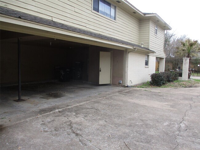 Building Photo - 10834 Sugar Hill Dr