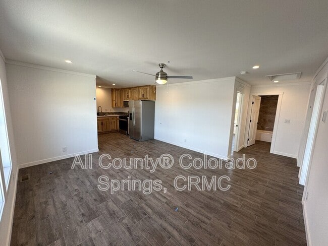 Building Photo - 690 E Hahns Peak Ave