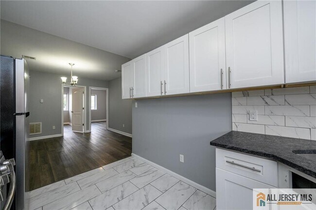 Building Photo - 305 Pershing Ave