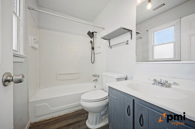 Building Photo - 3 BEDROOM 2 BATH W/GARAGE IN VIRGINIA BEACH PETS ALLOWED