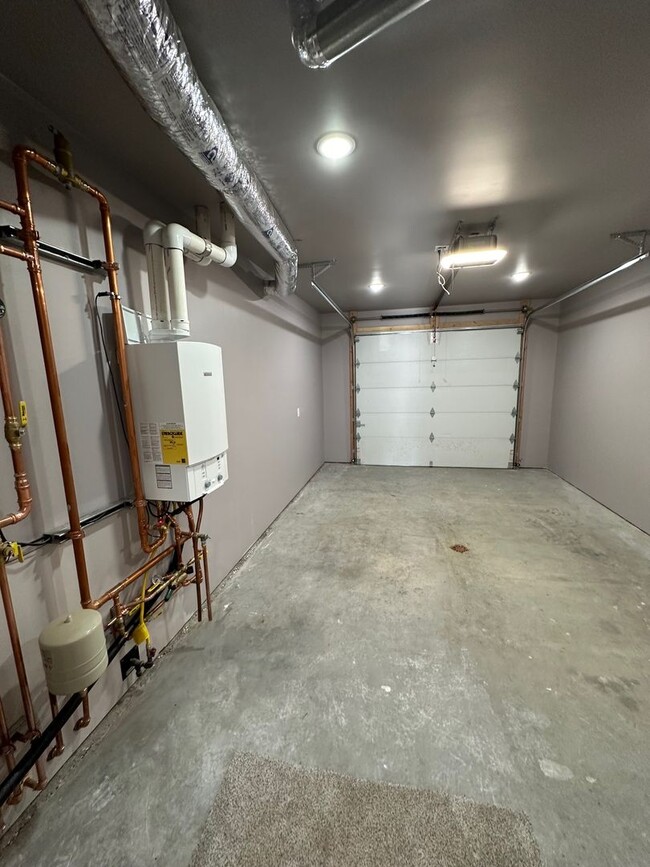 Building Photo - New Energy Efficient Constuction!