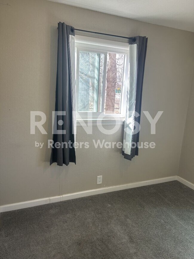 Building Photo - 1260 Brentwood St
