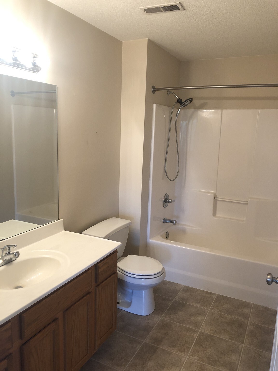 Building Photo - 641 E 46th St