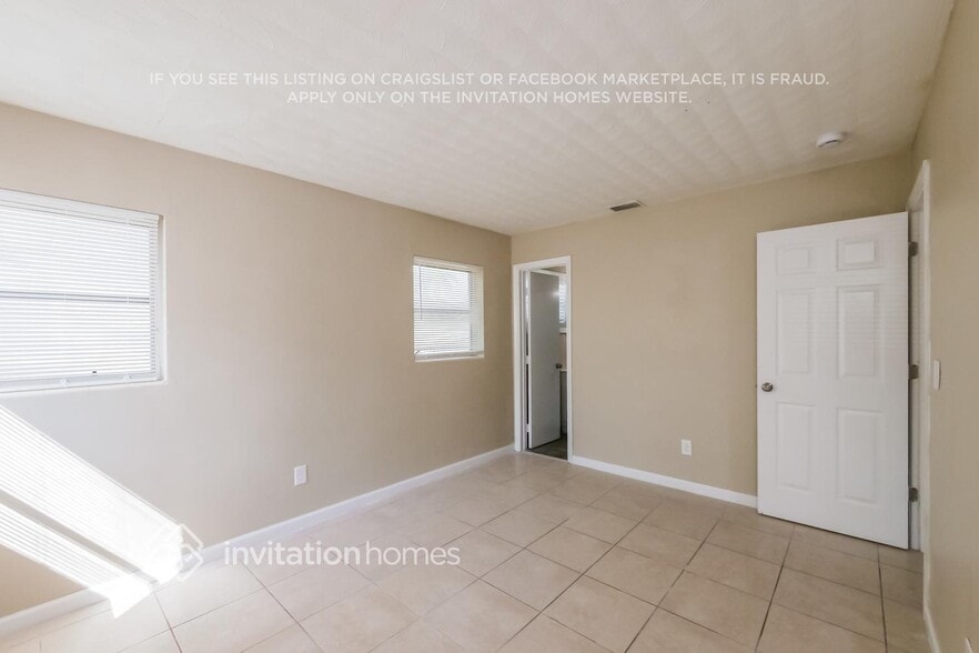 Building Photo - 3111 NE 9th Ave