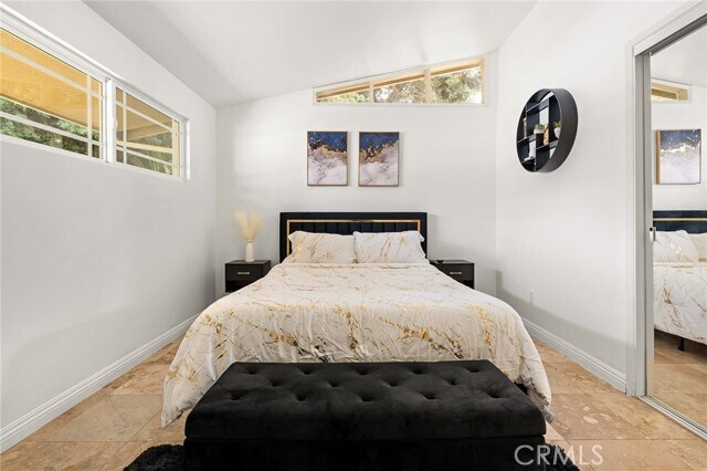 Building Photo - 20300 Oxnard St