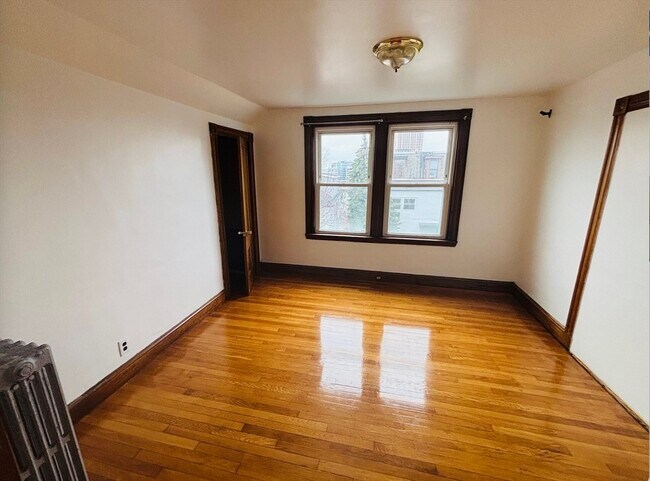 Building Photo - 23 Munroe St