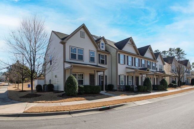 Building Photo - End-Unit 3-Bedroom Gem in Morrisville!