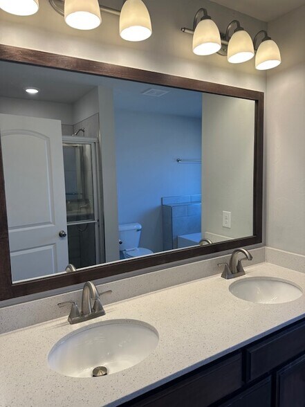 Building Photo - 10505 Turtle Back Dr