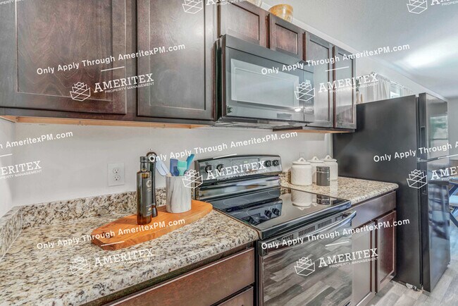 Building Photo - 1110 E Level St