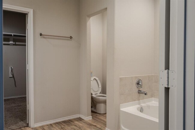 Building Photo - 7831 London Tower Ln