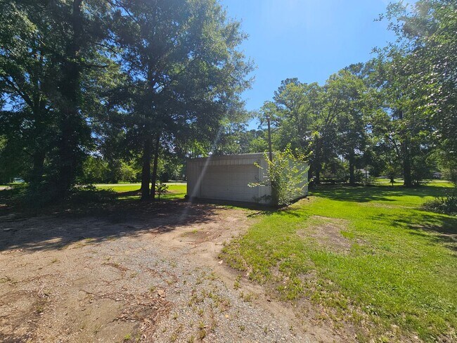 Building Photo - New Listing