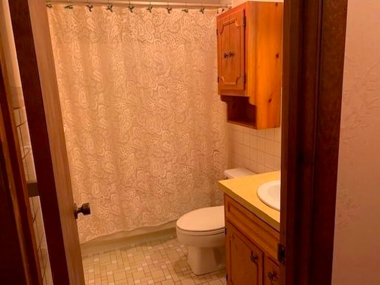 Building Photo - 3780 Highland Tpke