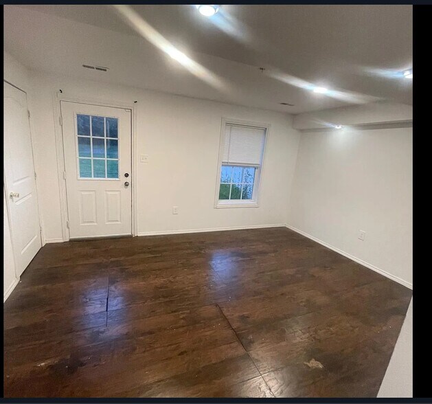 living space - 10340 Bridle Ct