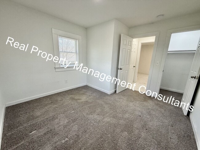 Building Photo - $500 off First Full Months Rent on Spaciou...