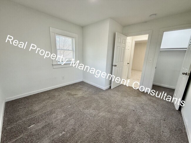 Building Photo - $500 off Frist Months Rent on Spacious 4 B...