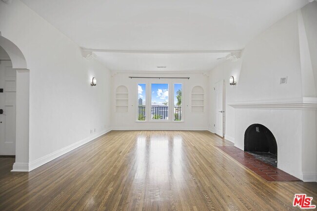 Building Photo - 1148 S Stanley Ave