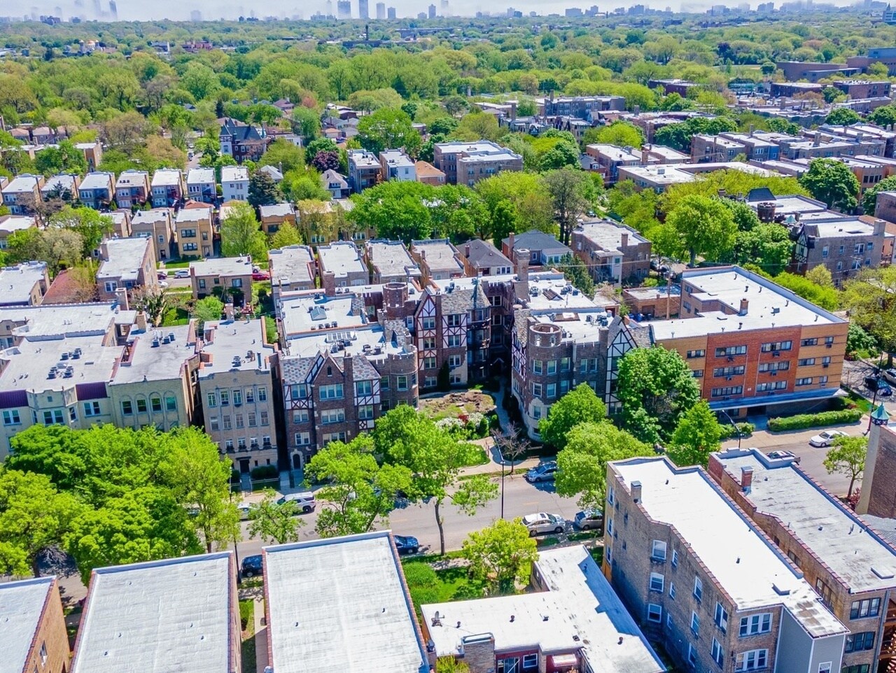 Building Photo - 5717 N Kimball Ave