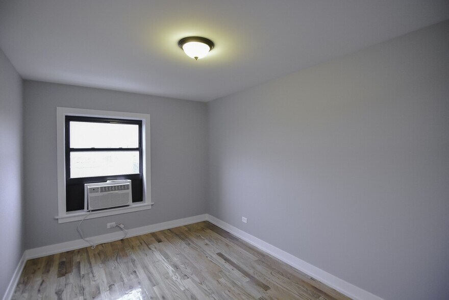 Building Photo - 555 W Arlington