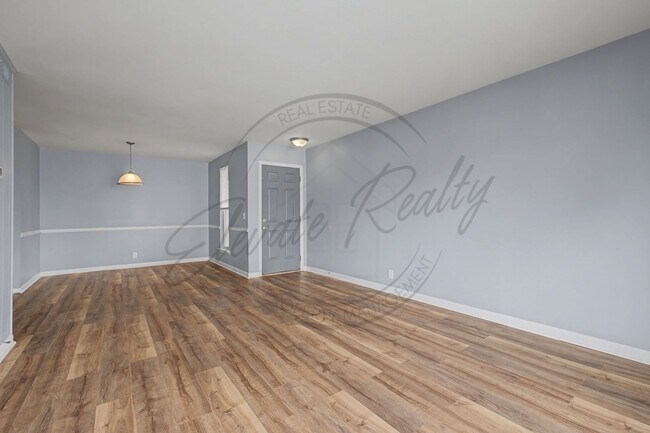 Building Photo - Two Bedroom Condo, First Floor, across from Madison Park with stackable washer/dryer!