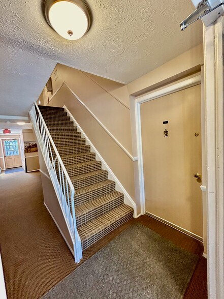 Building Photo - 5011 Nob Hill Dr