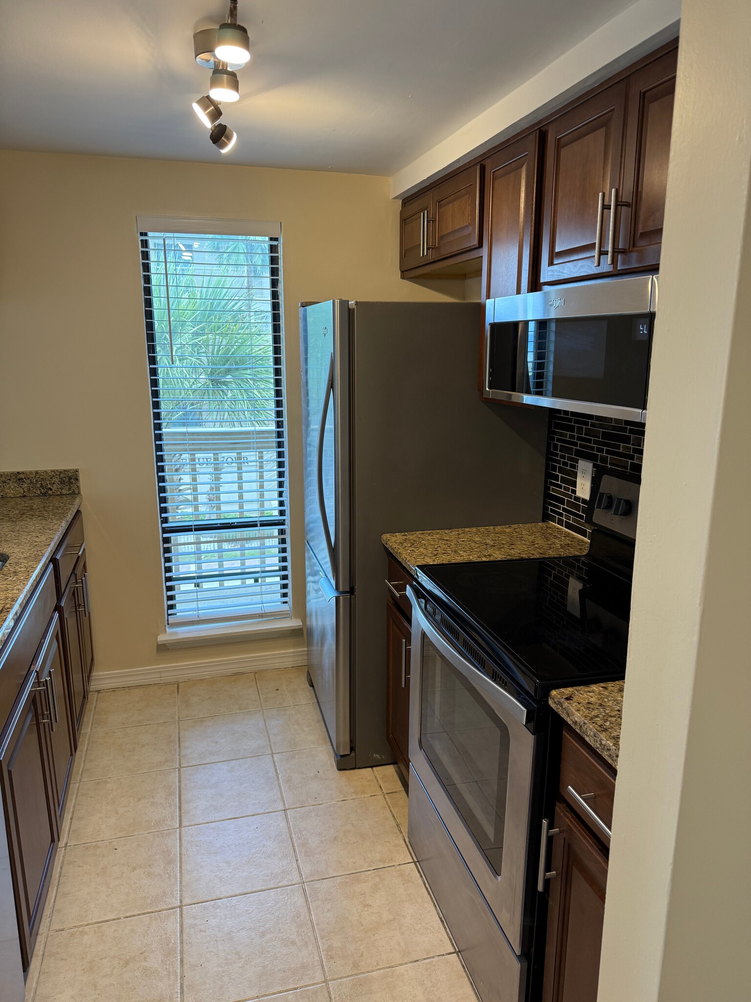 kitchen - 400 1st St S