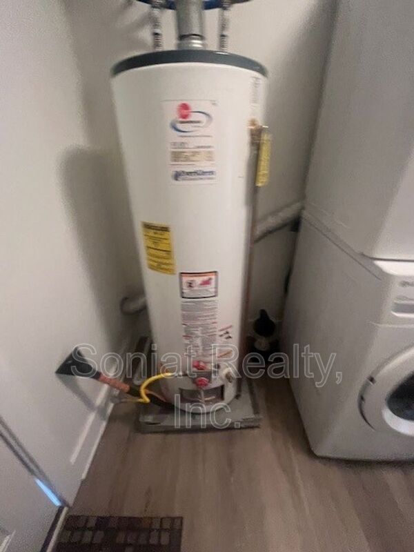 Building Photo - 3302 Nashville Ave