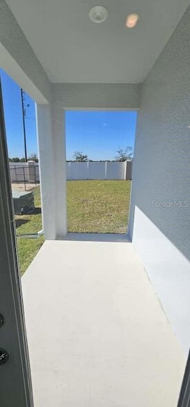 Building Photo - 548 Hart Ln