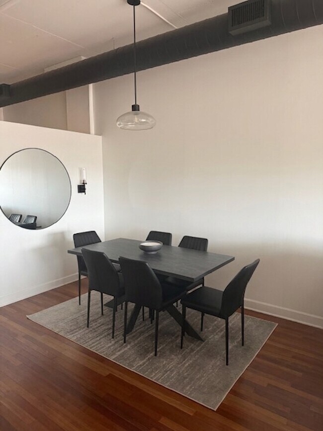 Building Photo - 1301 W Madison St