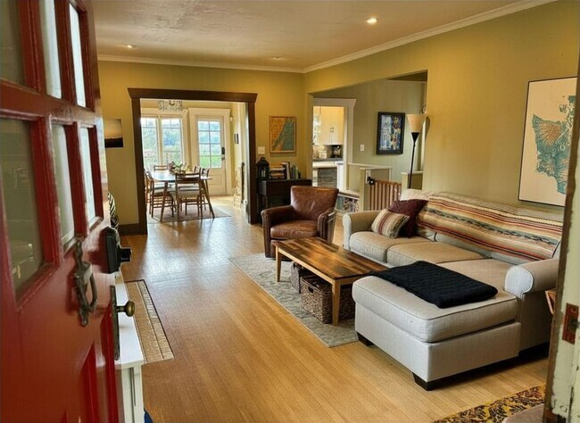 Building Photo - 4Bd/2.75Ba Seattle Home