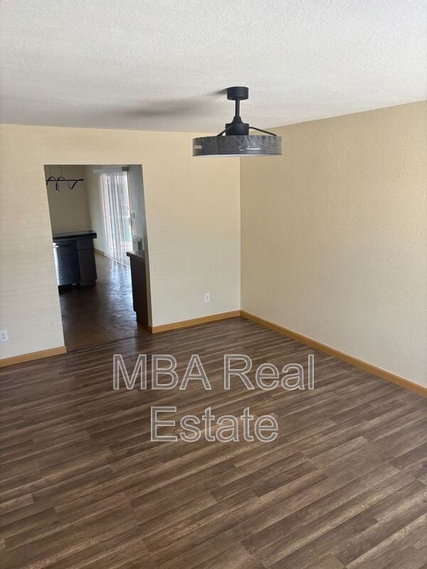 Building Photo - 4027 E Windrose Dr