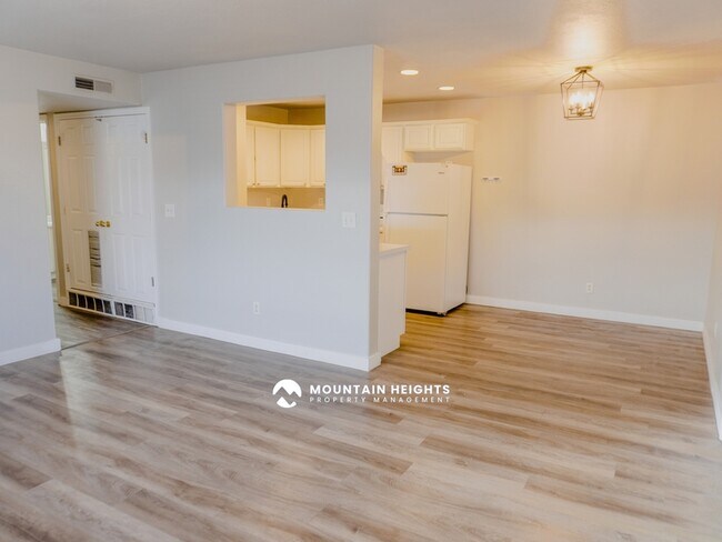 Building Photo - 26 W 7500 S