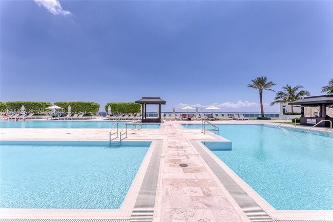 Building Photo - 1830 S Ocean Dr