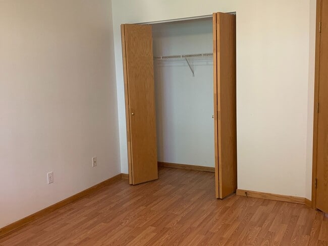 Building Photo - 3 Bedroom Twinhome