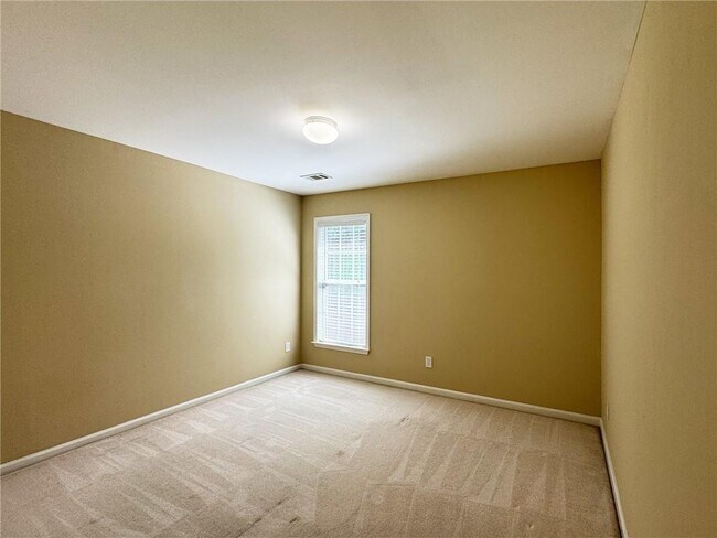Building Photo - 2442 Fairlie Dr