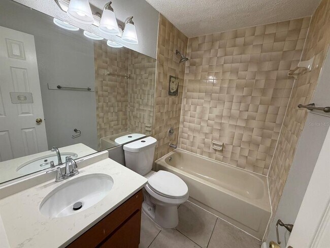 Building Photo - 3367 Riverview Way