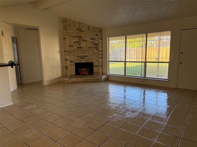 Building Photo - 2114 W Greens Rd