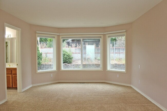 Building Photo - 15040 SE Lostine Dr