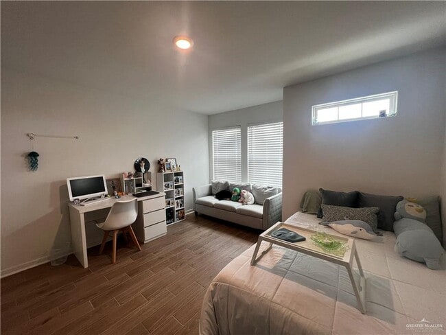 Building Photo - 23 El Paso Dr