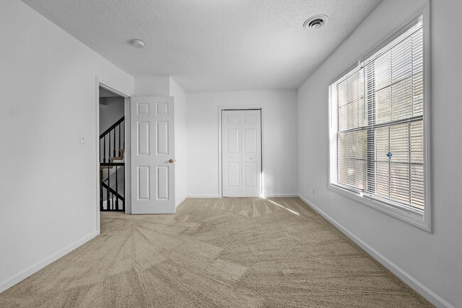 Building Photo - 1026 Fir Pl