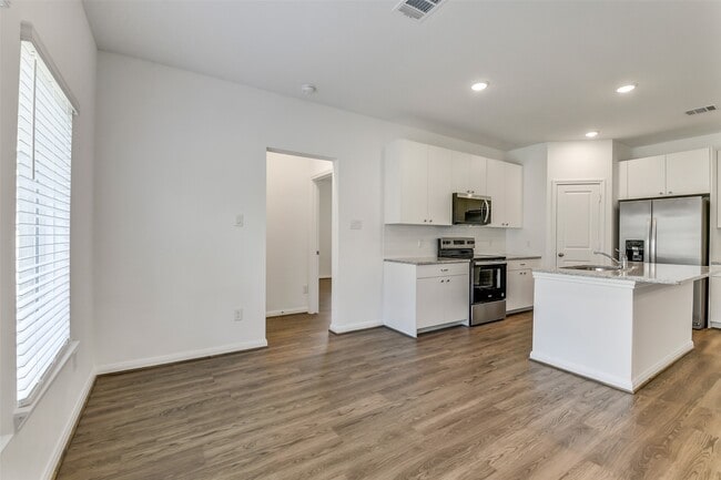 Building Photo - 11951 Pondwood Dr