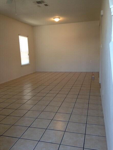 Building Photo - 7636 Windsor Oaks