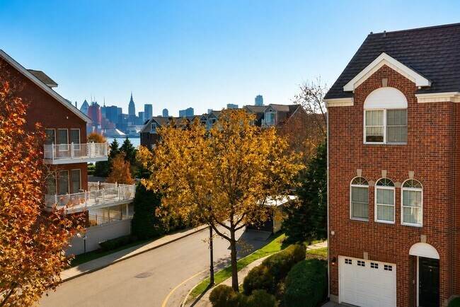 Building Photo - 239 Brower Ct