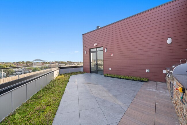 Building Photo - 17 AVENUE E