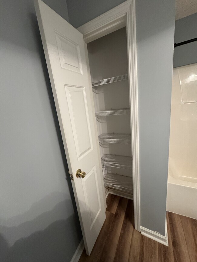 Building Photo - 2595 Thackery Rd