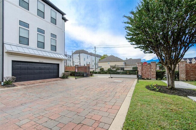 Building Photo - 1110 Sherwood Trail