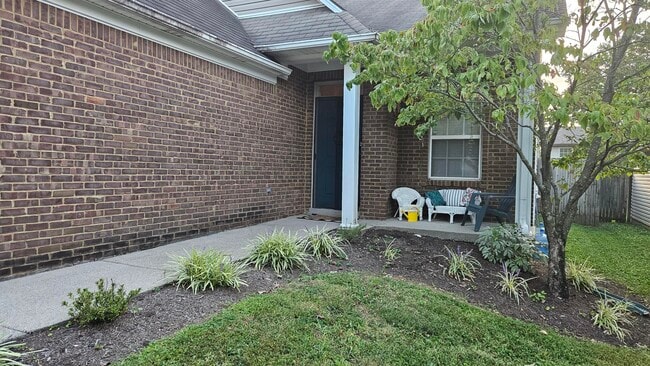 Building Photo - 265 Darenia Ln