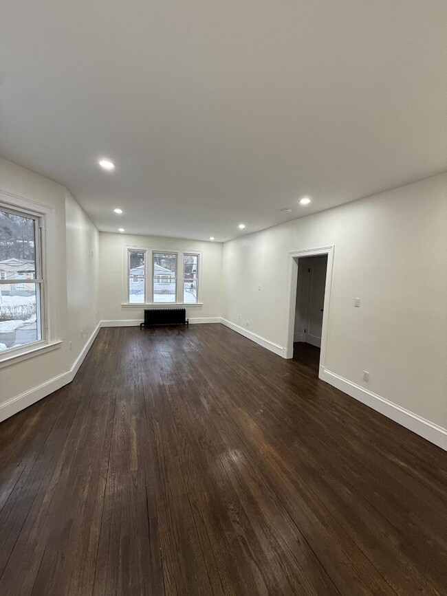 Building Photo - 63 Ashford St